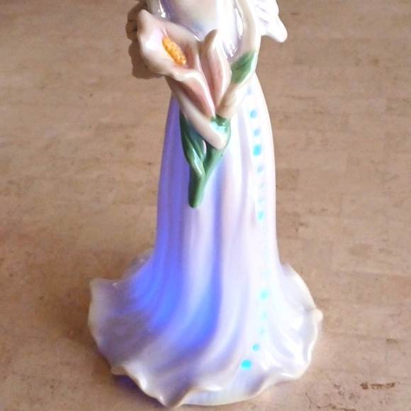Angel- porcelain, illuminating 10" inches tall,holding tulips,-spring decor - Picture 10 of 11